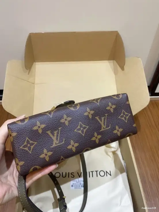 BB VUITTON LOCKY LOUIS 0505